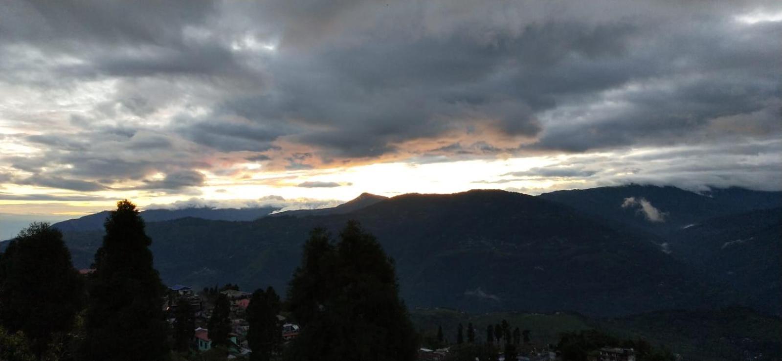 Swabhumi Homestay Kurseong Екстер'єр фото